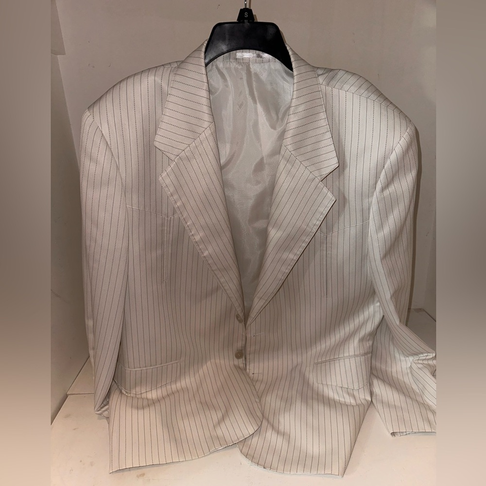 White suit meztizos